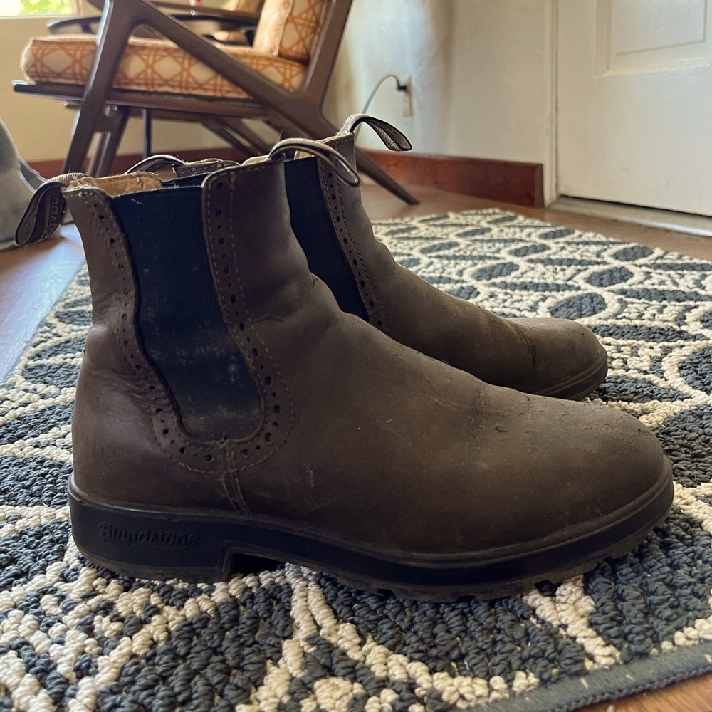 Blundstone size 9 rustic brown